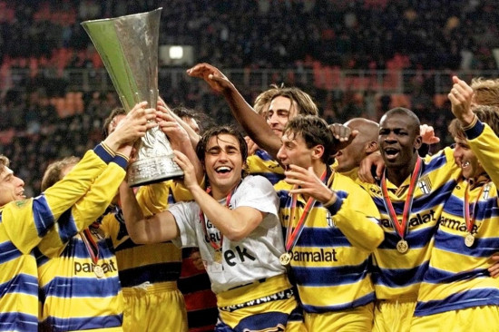 Coppa uefa Parma 1999.jpg